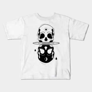 Detached skull in water Kids T-Shirt